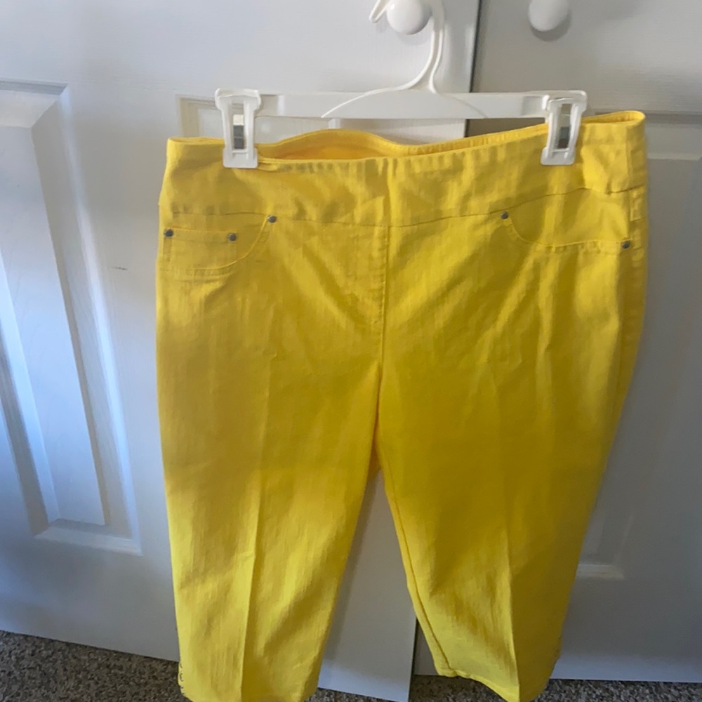 Ruby Rd yellow capris